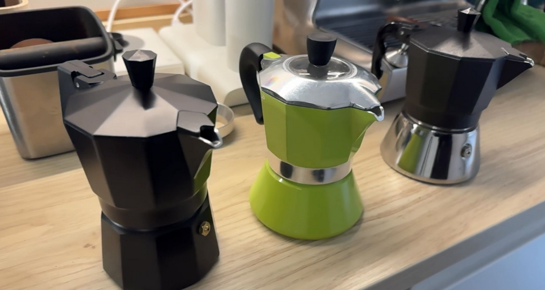 El truco definitivo para mejorar tu café en moka: ¿Tapa abierta o cerrada?