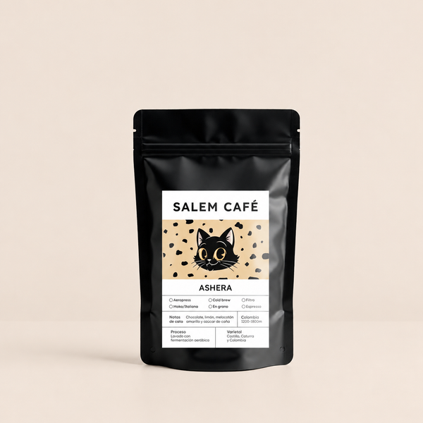 Ashera de Salem Café sobre fondo tierra pastel: recomendación espresso.